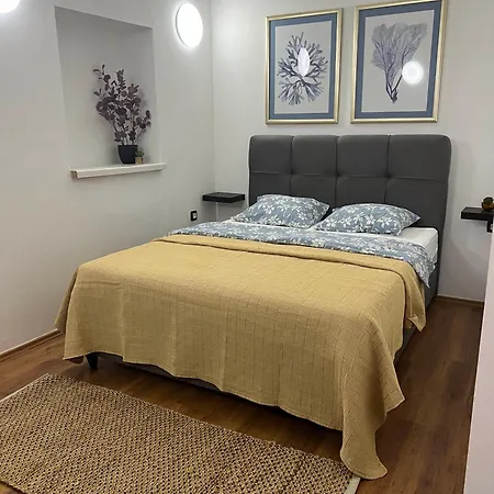 Lägenhet Bonvenon2volme Apt&room Pula